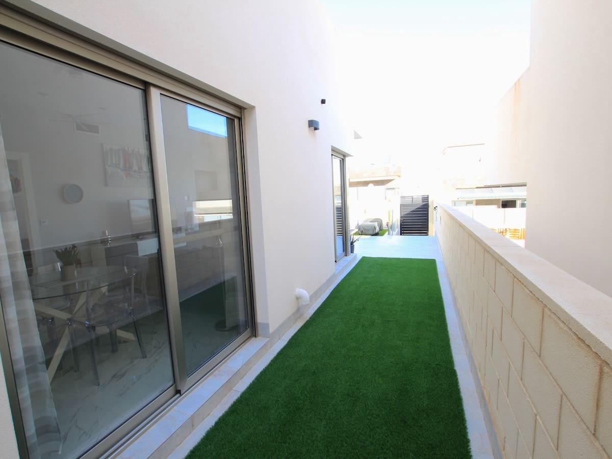 3 slaapkamer Villa te koop in Villamartin met zwembad - € 375.000 (Ref: 9938910)