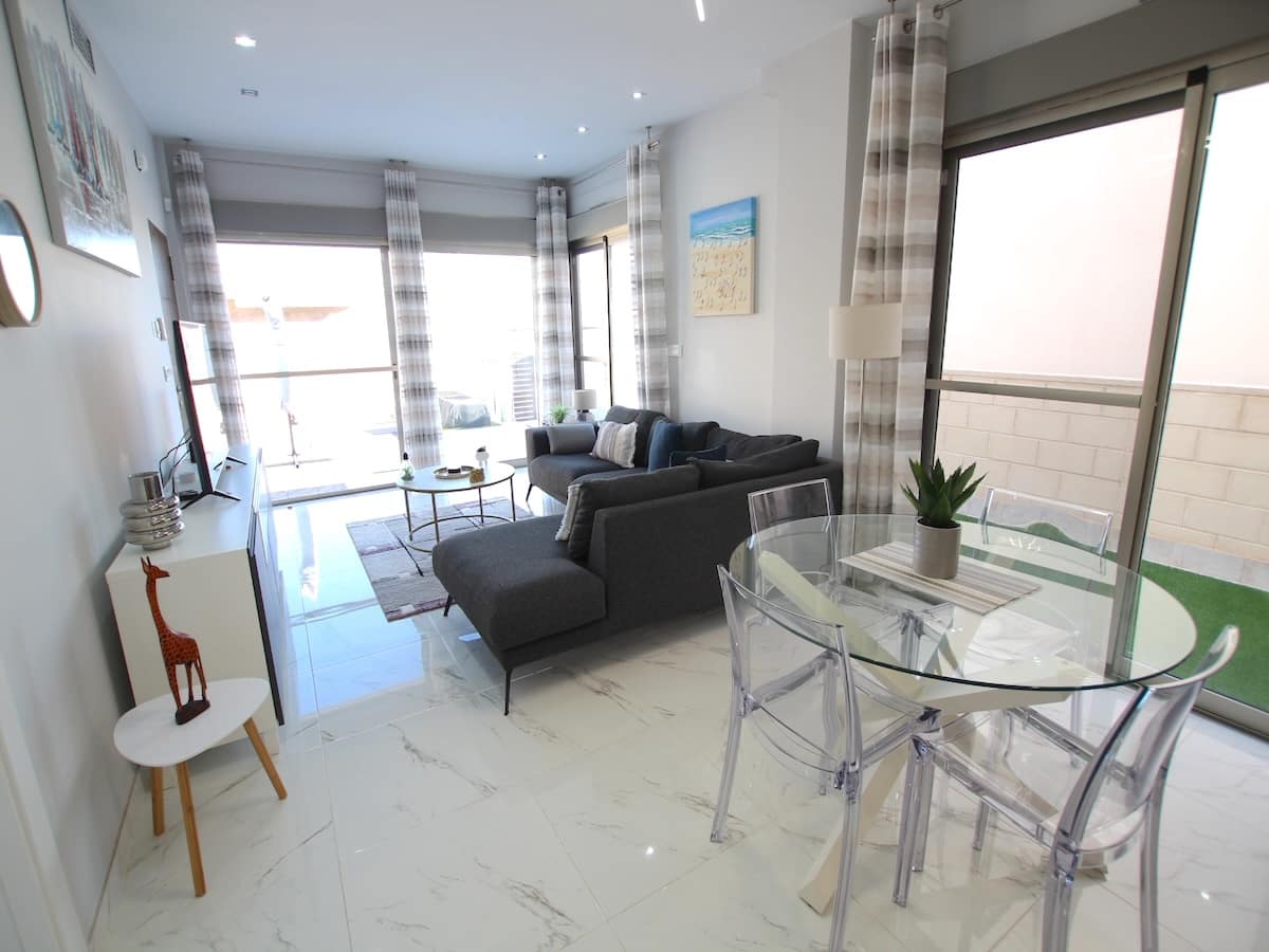 3 slaapkamer Villa te koop in Villamartin met zwembad - € 375.000 (Ref: 9938910)