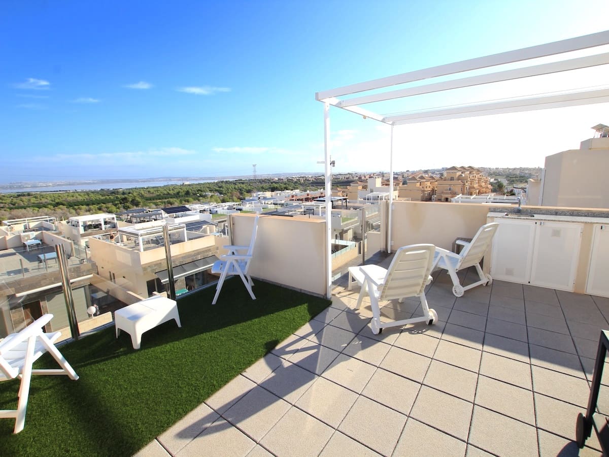 3 slaapkamer Villa te koop in Villamartin met zwembad - € 375.000 (Ref: 9938910)