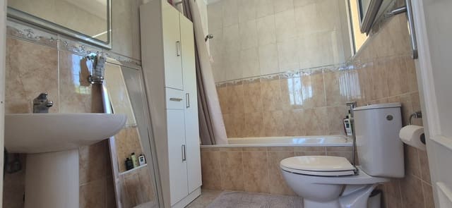 4 makuuhuone Huvila myytävänä paikassa Villamartin, Orihuela mukana uima-altaan 
autotalli - 450 000 € (Ref: 9943275)