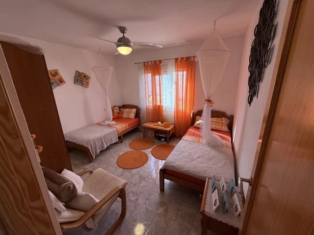 3 quarto Casa em Banda para venda em Torrevieja com piscina - 198 000 € (Ref: 9487112)