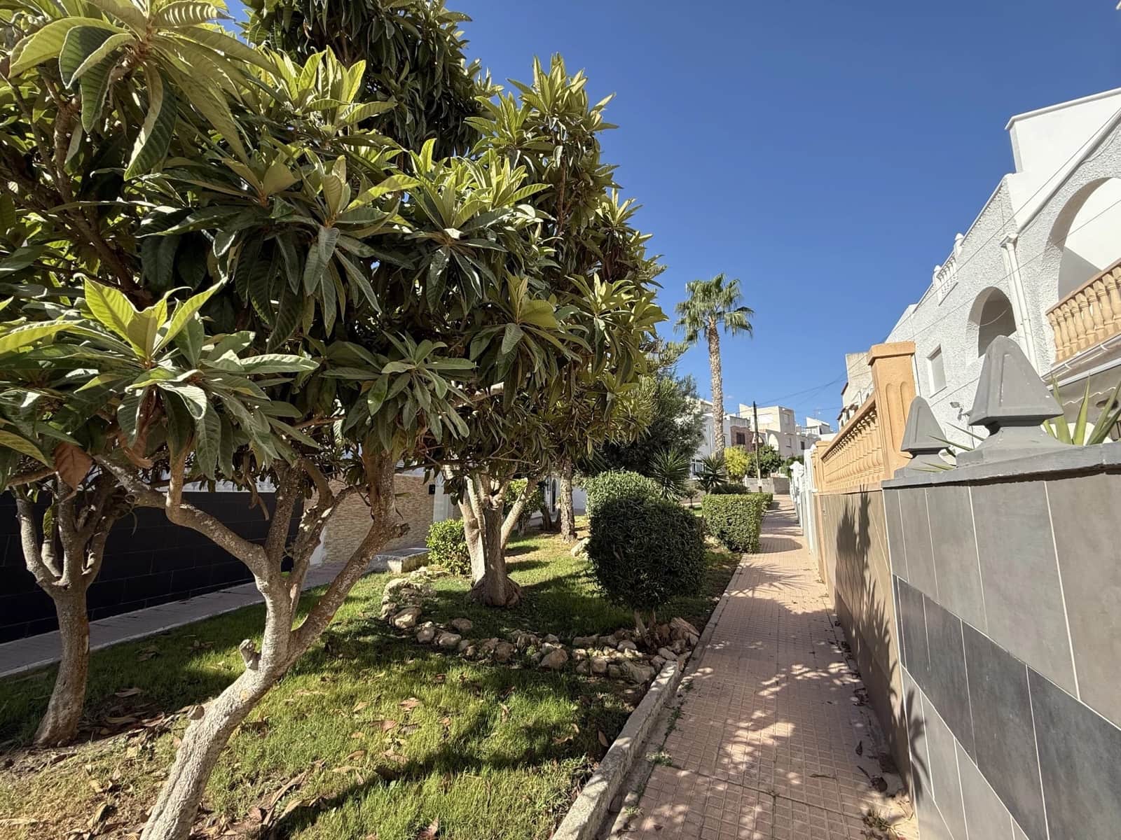 3 bedroom Townhouse for sale in Torrevieja with pool - € 198,000 (Ref: 9487112)