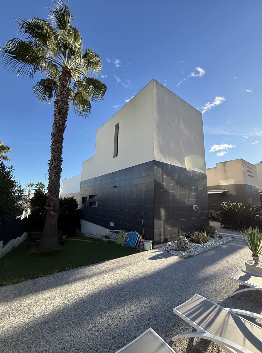 3 bedroom Semi-detached Villa for sale in Orihuela Costa with pool garage - € 329,500 (Ref: 9499817)