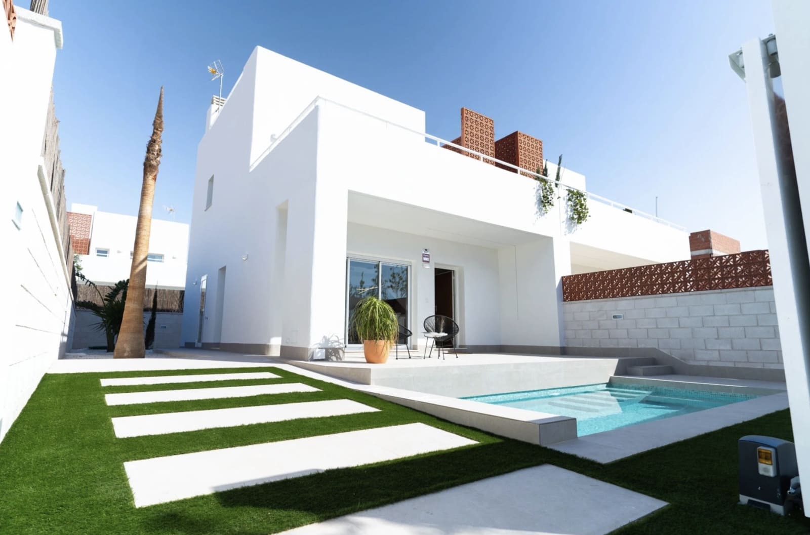 3 bedroom Villa for sale in Pilar de la Horadada with pool - € 469,000 (Ref: 9505941)