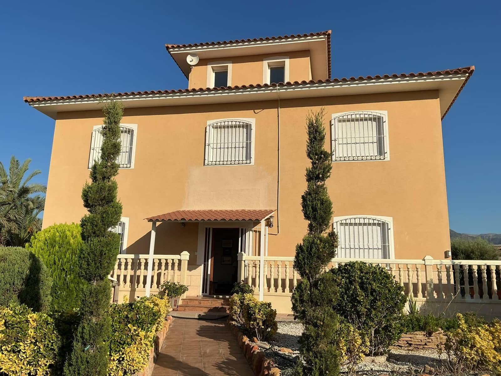 4 bedroom Villa for sale in Totana with pool garage - € 475,000 (Ref: 10011650)