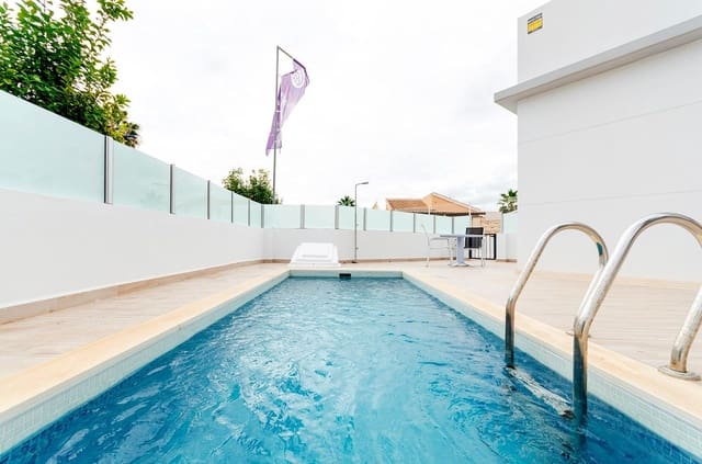 3 soveværelse Villa til salg i El Limonar, Torrevieja - € 424.000 (Ref: 9955302)