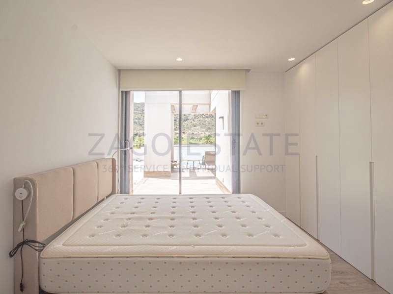 3 soveværelse Semi-Rækkehus til salg i Monforte del Cid med swimmingpool - € 795.000 (Ref: 10020385)