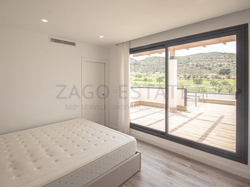 3 soveværelse Semi-Rækkehus til salg i Monforte del Cid med swimmingpool - € 795.000 (Ref: 10020385)