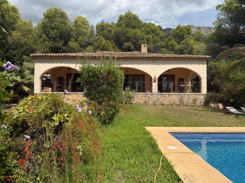 Villa for sale in Altea la Vella with pool - € 1,200,000 (Ref: 10020386)