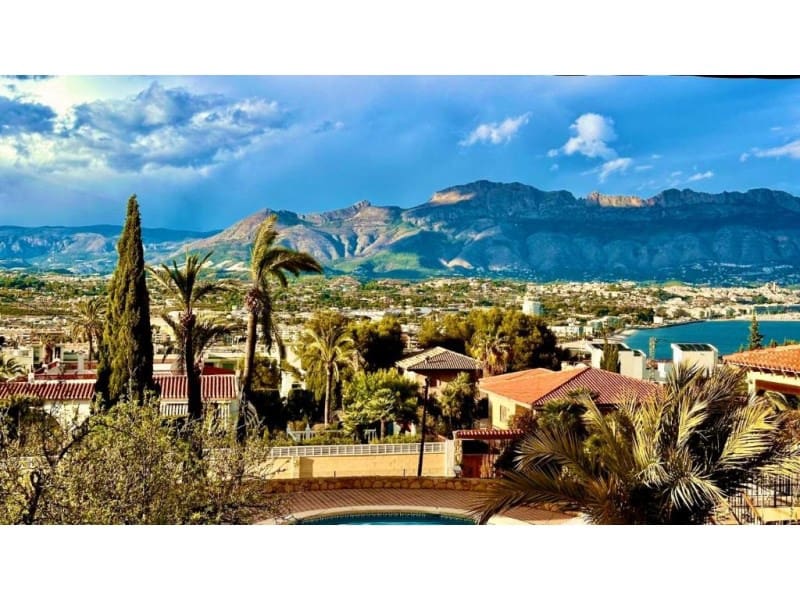 3 slaapkamer Halfvrijstaande villa te huur in Albir met zwembad garage - € 1.800 (Ref: 10067679)