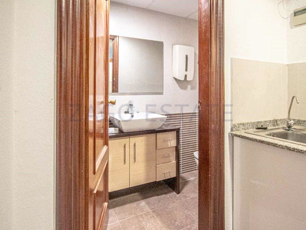 Kaupallinen myytävänä paikassa Benidorm - 480 000 € (Ref: 9468705)