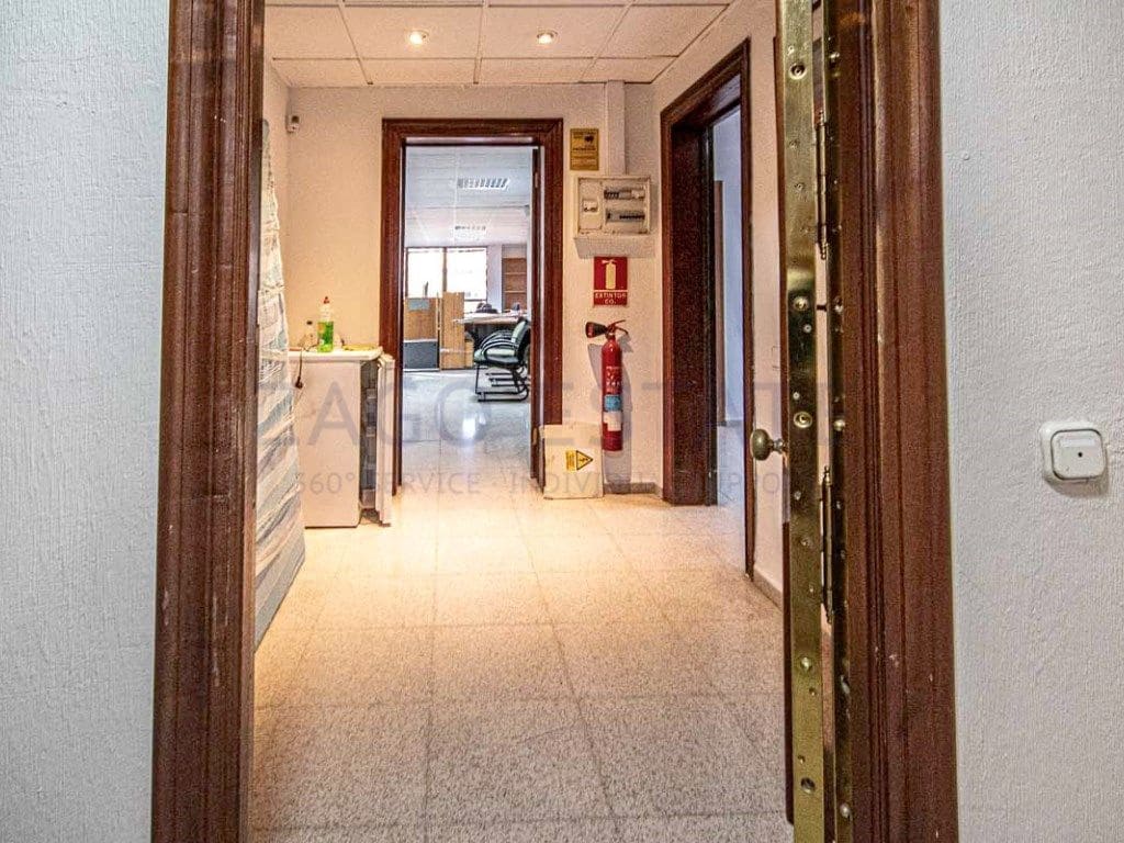 Kaupallinen myytävänä paikassa Benidorm - 480 000 € (Ref: 9468705)