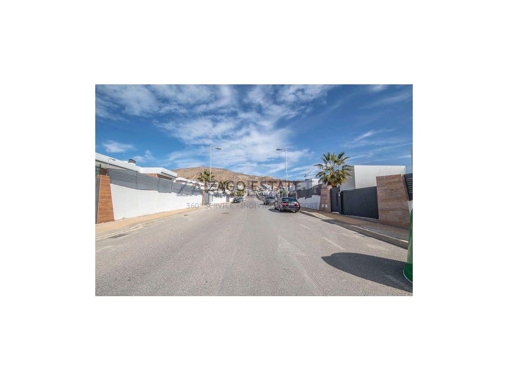 4 bedroom Villa for sale in Finestrat with garage - € 890,000 (Ref: 9468706)