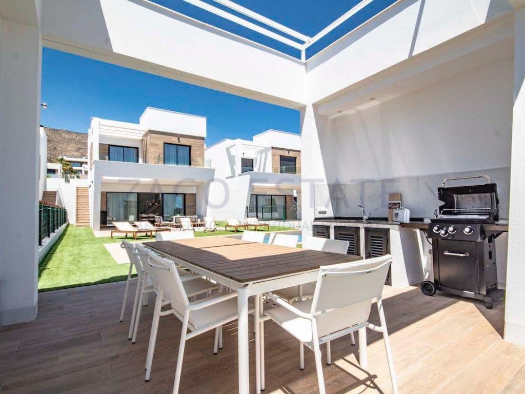 4 bedroom Villa for sale in Finestrat - € 950,000 (Ref: 9468707)