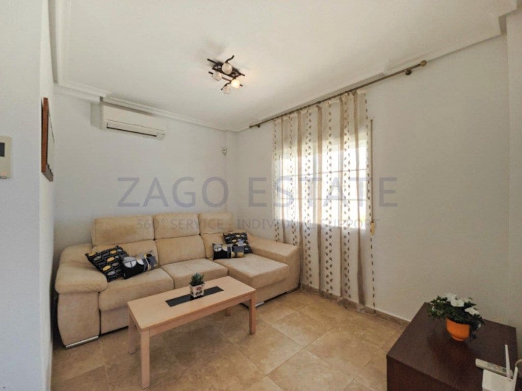 3 soveværelse Villa til salg i Torrevieja med garage - € 450.000 (Ref: 9468709)