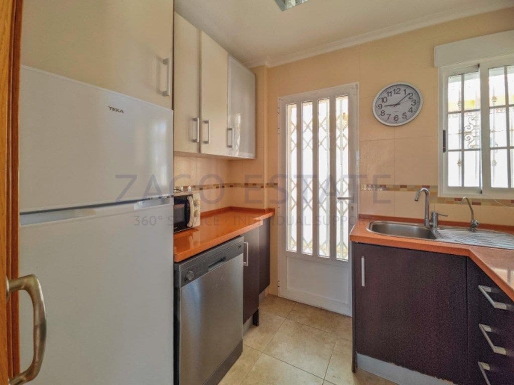 3 soveværelse Villa til salg i Torrevieja med garage - € 450.000 (Ref: 9468709)