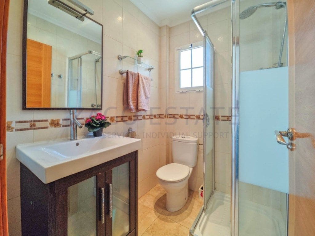 3 soveværelse Villa til salg i Torrevieja med garage - € 450.000 (Ref: 9468709)