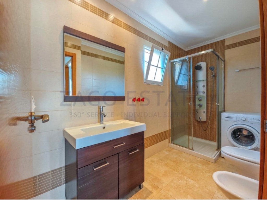 3 soveværelse Villa til salg i Torrevieja med garage - € 450.000 (Ref: 9468709)