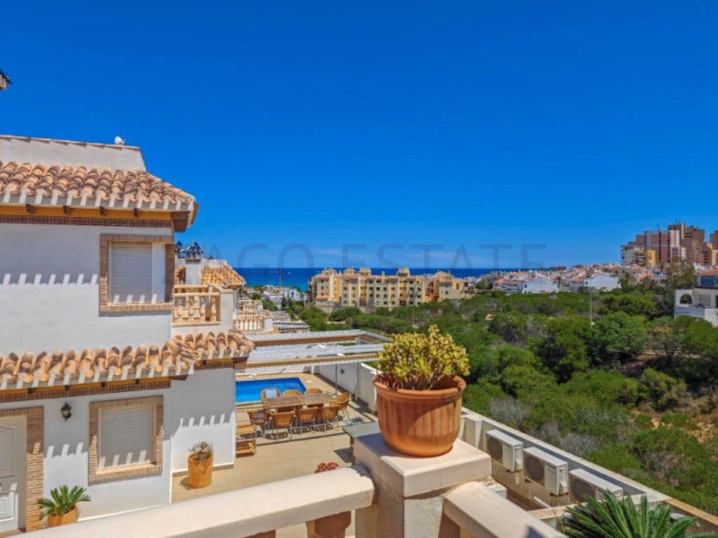 3 soveværelse Villa til salg i Torrevieja med garage - € 450.000 (Ref: 9468709)