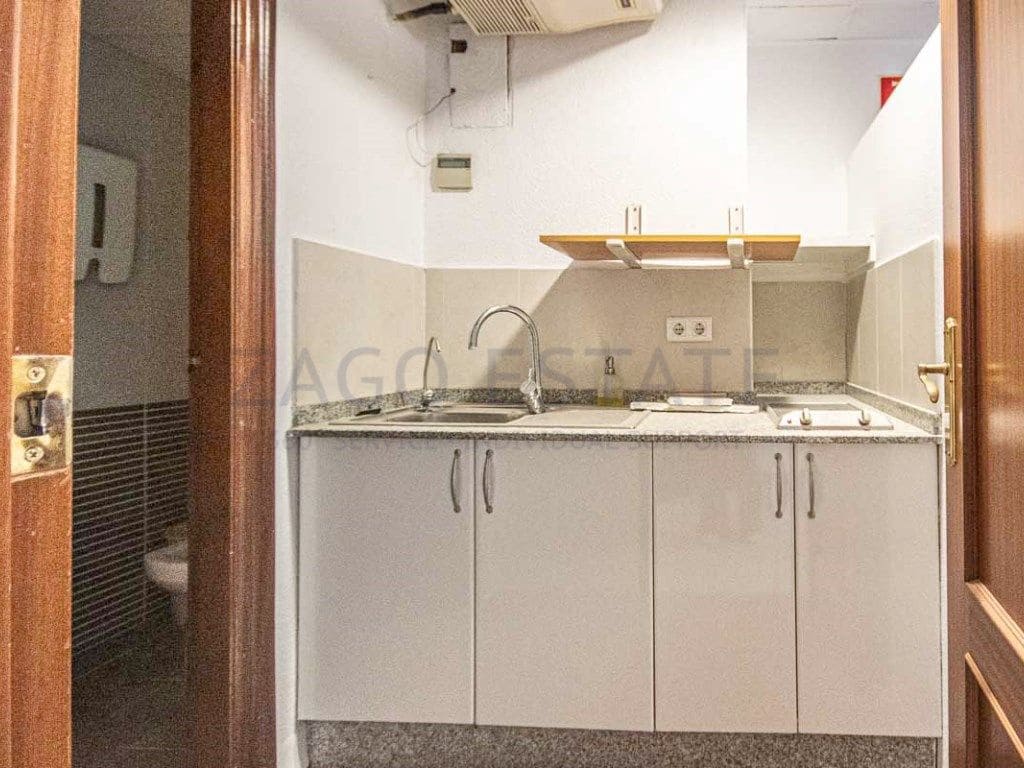 Commercial for rent in Benidorm - € 3,000 (Ref: 9468713)