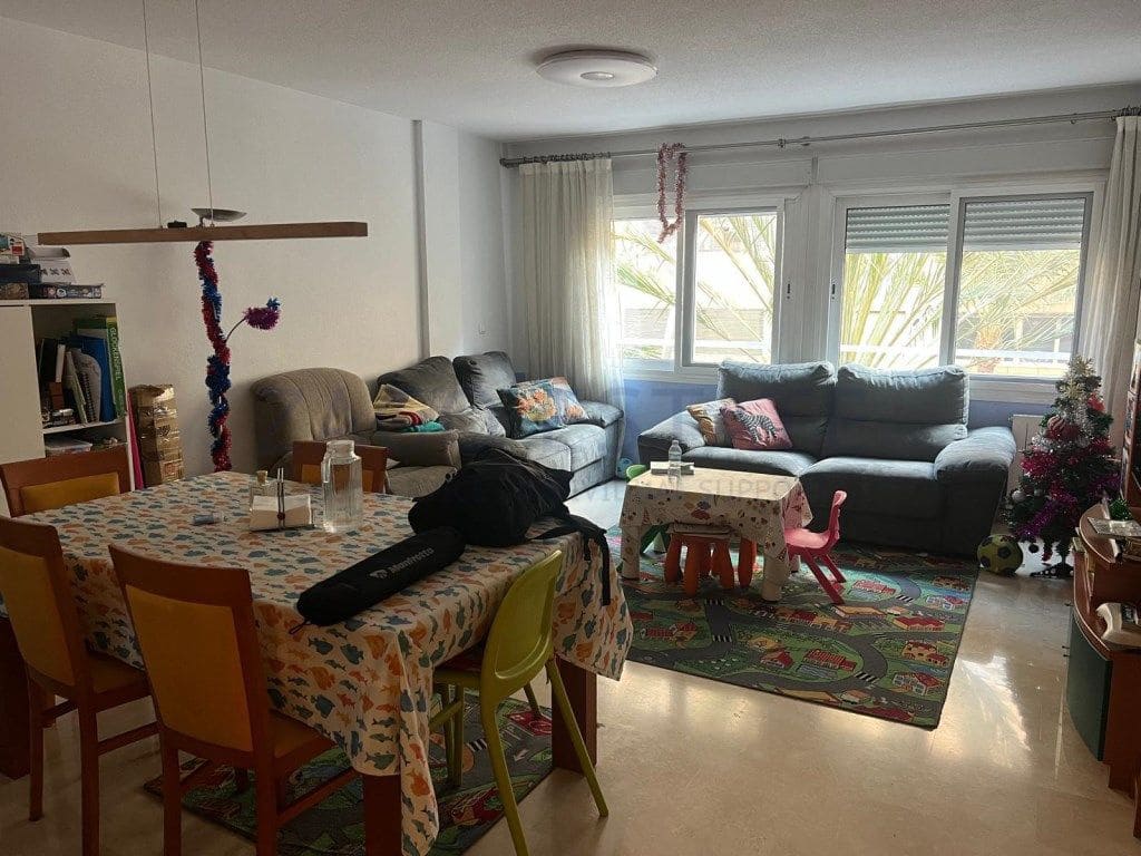 4 bedroom Flat for sale in Alicante / Alacant city - € 350,000 (Ref: 9468717)