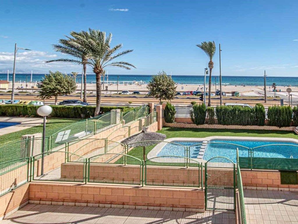 3 bedroom Beach Apartment for sale in El Campello with garage - € 390,000 (Ref: 9468722)