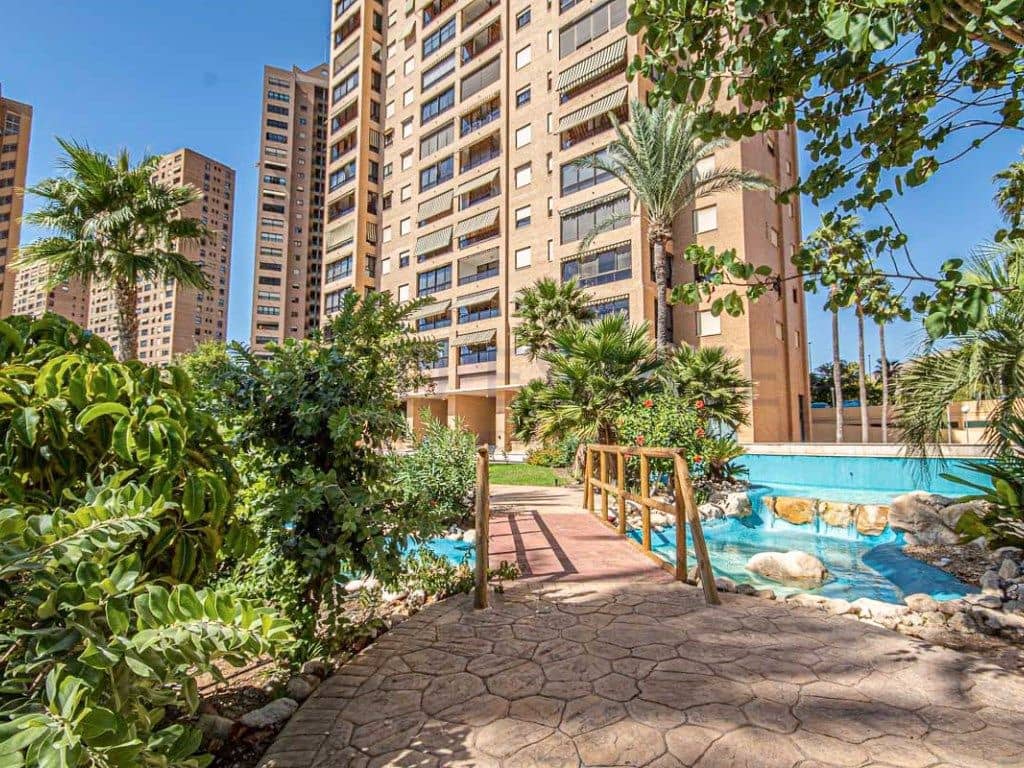 4 bedroom Flat for sale in Benidorm with pool garage - € 640,000 (Ref: 9468724)