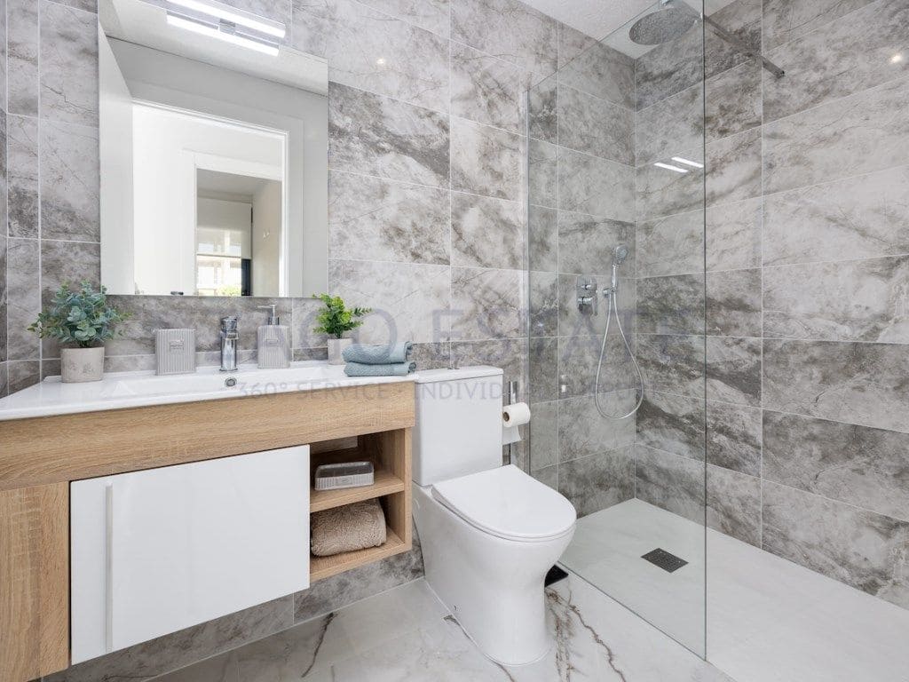 2 makuuhuone Huoneisto myytävänä paikassa Torrevieja mukana 
autotalli - 244 000 € (Ref: 9468726)