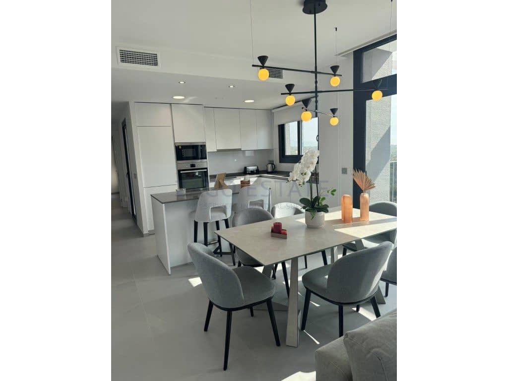 3 bedroom Flat for sale in Benidorm with garage - € 627,000 (Ref: 9468733)