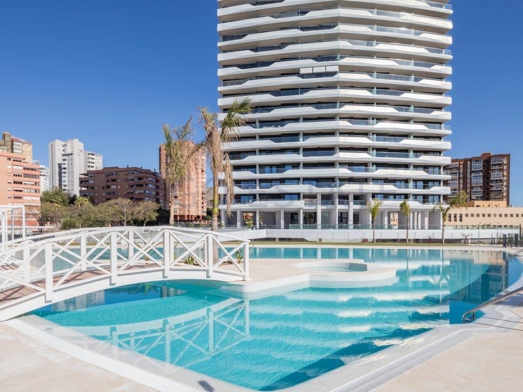 2 bedroom Flat for sale in Benidorm with garage - € 655,000 (Ref: 9468745)