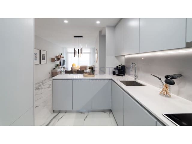 2 soveværelse Lejlighed til salg i Playa Poniente, Benidorm med garage - € 640.000 (Ref: 9468756)