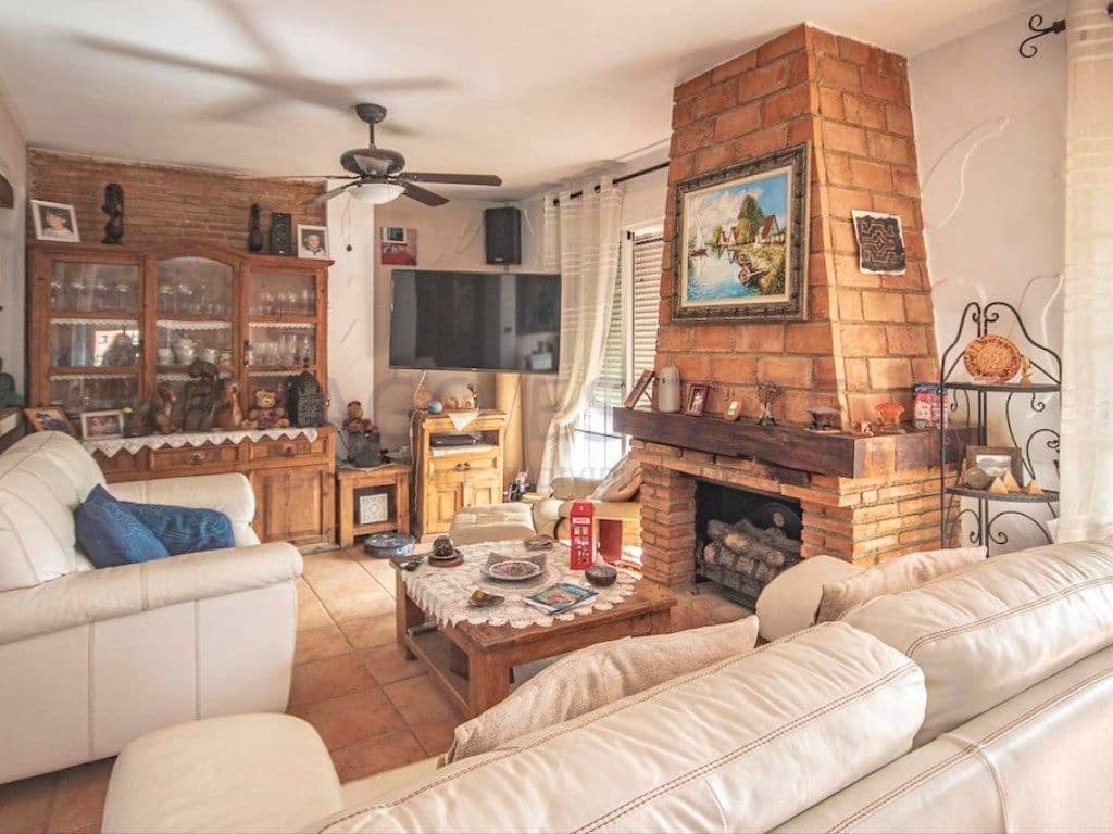 4 bedroom Villa for sale in La Nucia with garage - € 490,000 (Ref: 9468757)