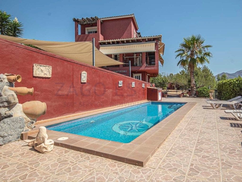 4 bedroom Villa for sale in La Nucia with garage - € 490,000 (Ref: 9468757)