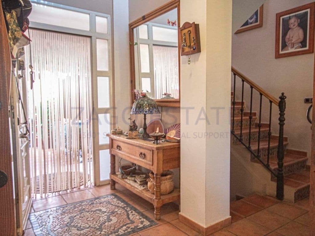 4 bedroom Villa for sale in La Nucia with garage - € 490,000 (Ref: 9468757)