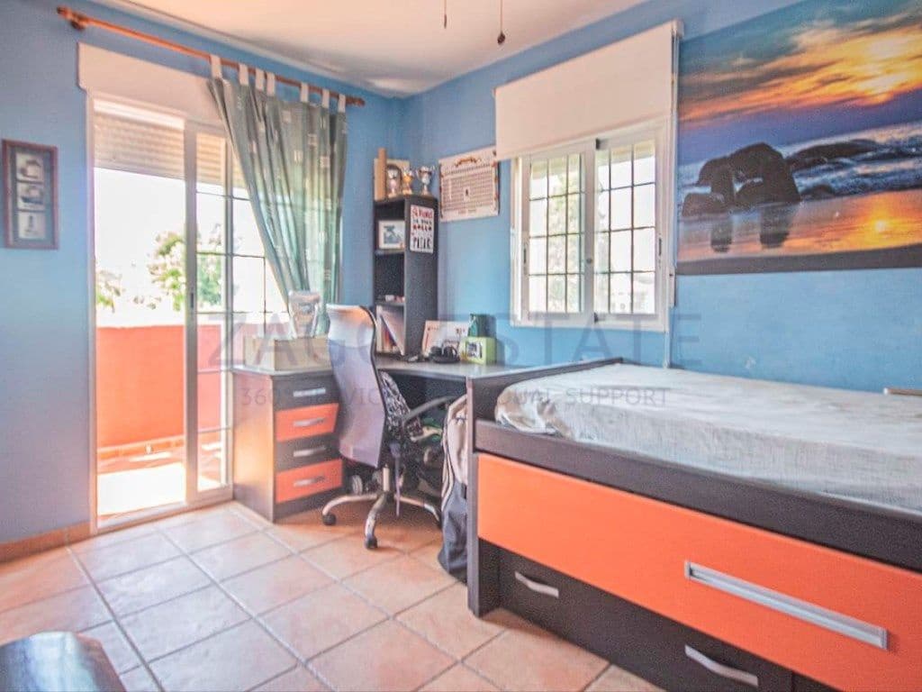 4 bedroom Villa for sale in La Nucia with garage - € 490,000 (Ref: 9468757)