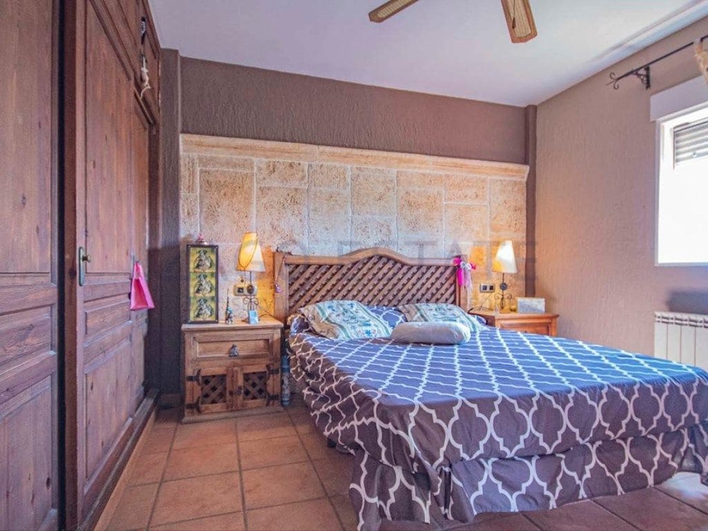 4 bedroom Villa for sale in La Nucia with garage - € 490,000 (Ref: 9468757)