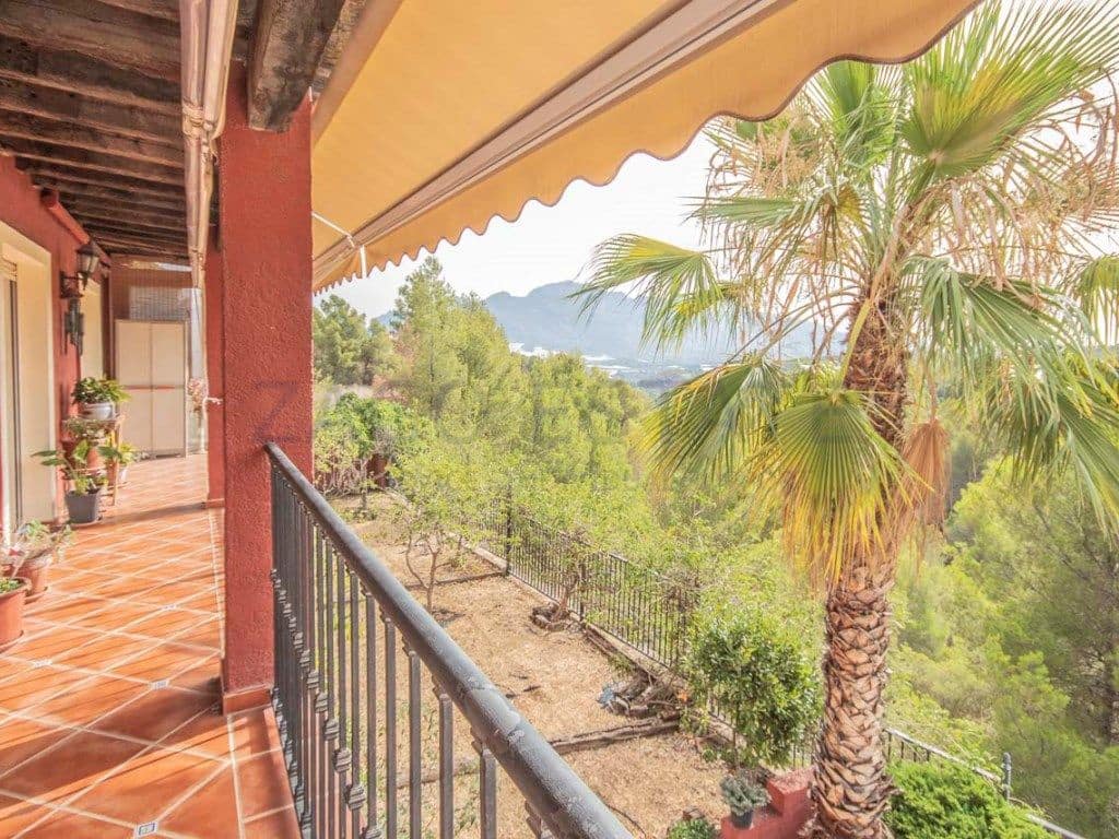 4 bedroom Villa for sale in La Nucia with garage - € 490,000 (Ref: 9468757)