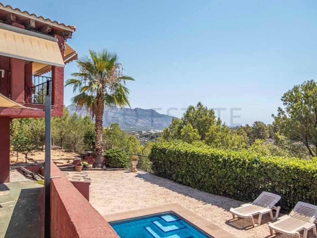 4 bedroom Villa for sale in La Nucia with garage - € 490,000 (Ref: 9468757)