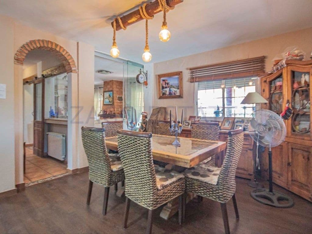 4 bedroom Villa for sale in La Nucia with garage - € 490,000 (Ref: 9468757)