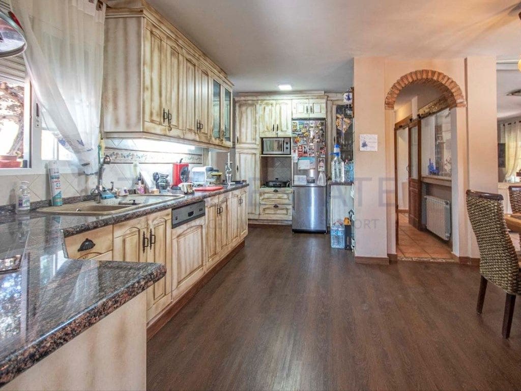 4 bedroom Villa for sale in La Nucia with garage - € 490,000 (Ref: 9468757)