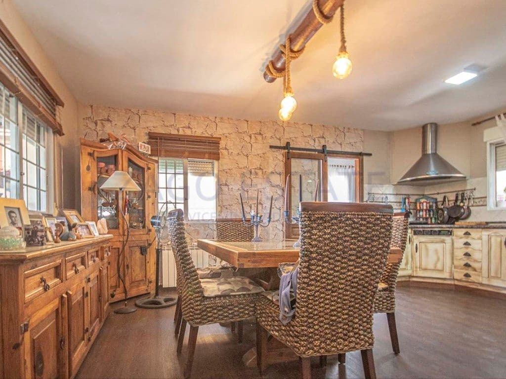 4 bedroom Villa for sale in La Nucia with garage - € 490,000 (Ref: 9468757)