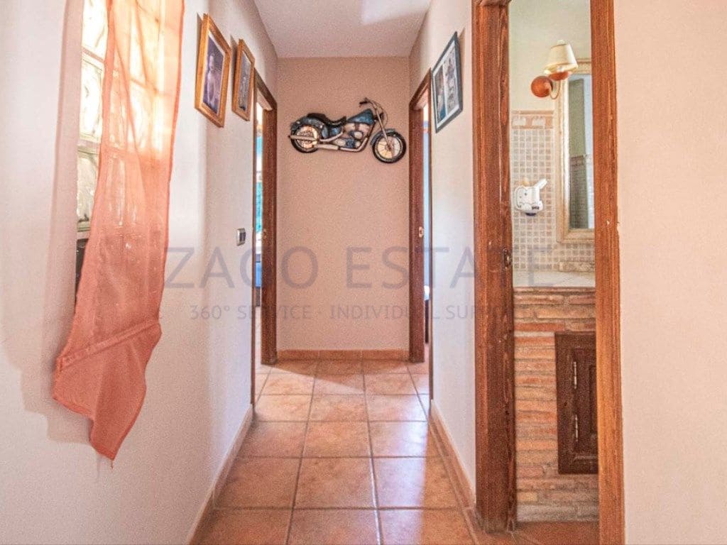 4 bedroom Villa for sale in La Nucia with garage - € 490,000 (Ref: 9468757)