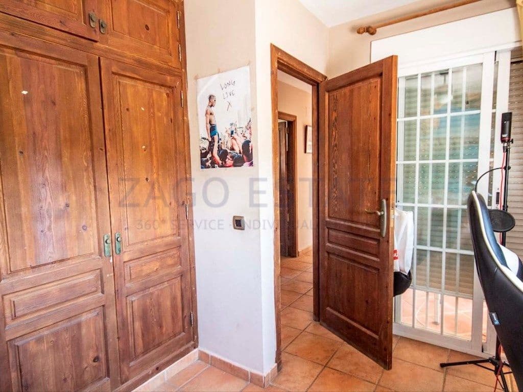 4 bedroom Villa for sale in La Nucia with garage - € 490,000 (Ref: 9468757)