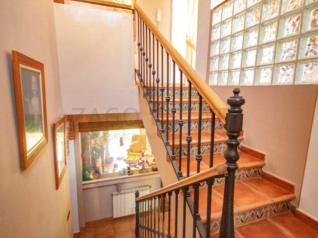 4 bedroom Villa for sale in La Nucia with garage - € 490,000 (Ref: 9468757)