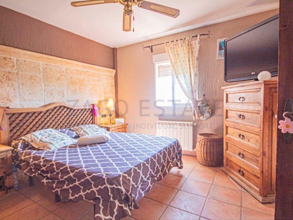 4 bedroom Villa for sale in La Nucia with garage - € 490,000 (Ref: 9468757)