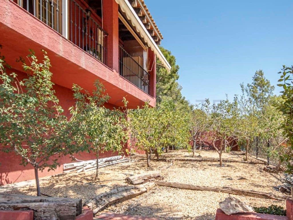 4 bedroom Villa for sale in La Nucia with garage - € 490,000 (Ref: 9468757)