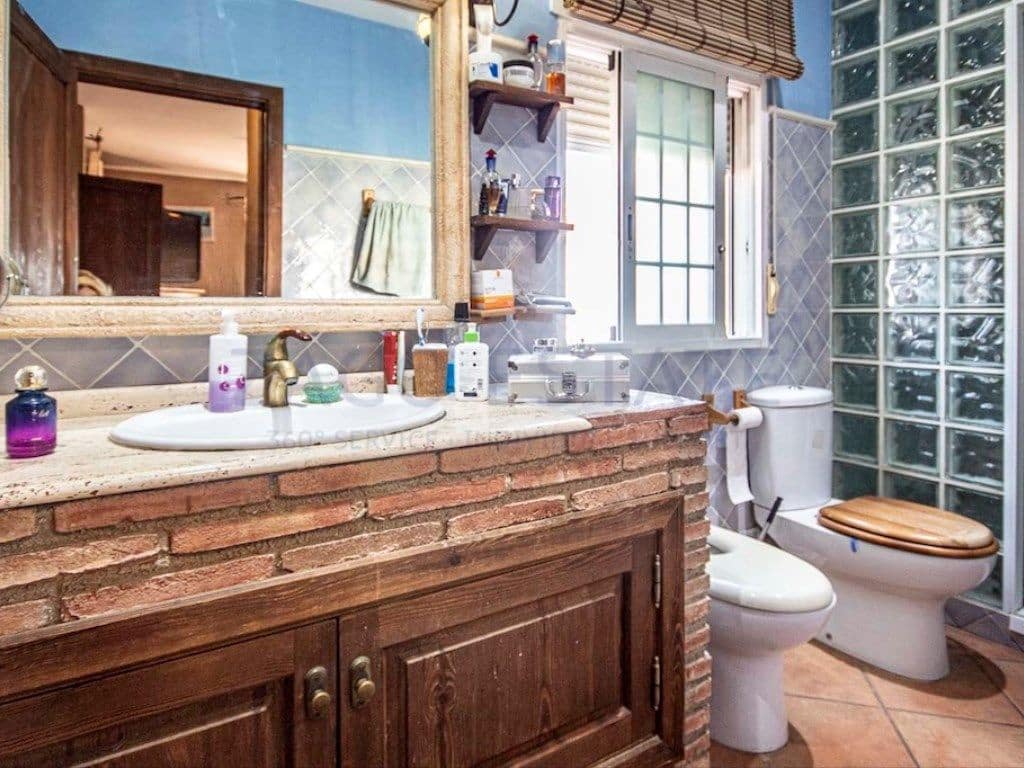 4 bedroom Villa for sale in La Nucia with garage - € 490,000 (Ref: 9468757)