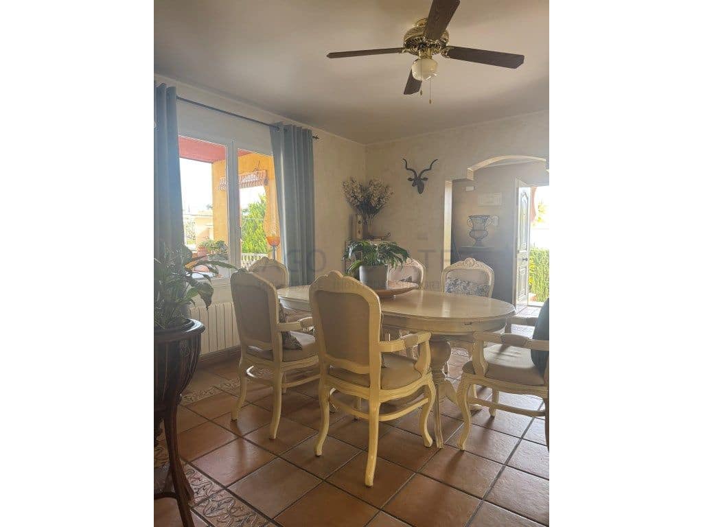 6 bedroom Villa for sale in Alfaz del Pi / L'Alfas del Pi with garage - € 590,000 (Ref: 9468760)