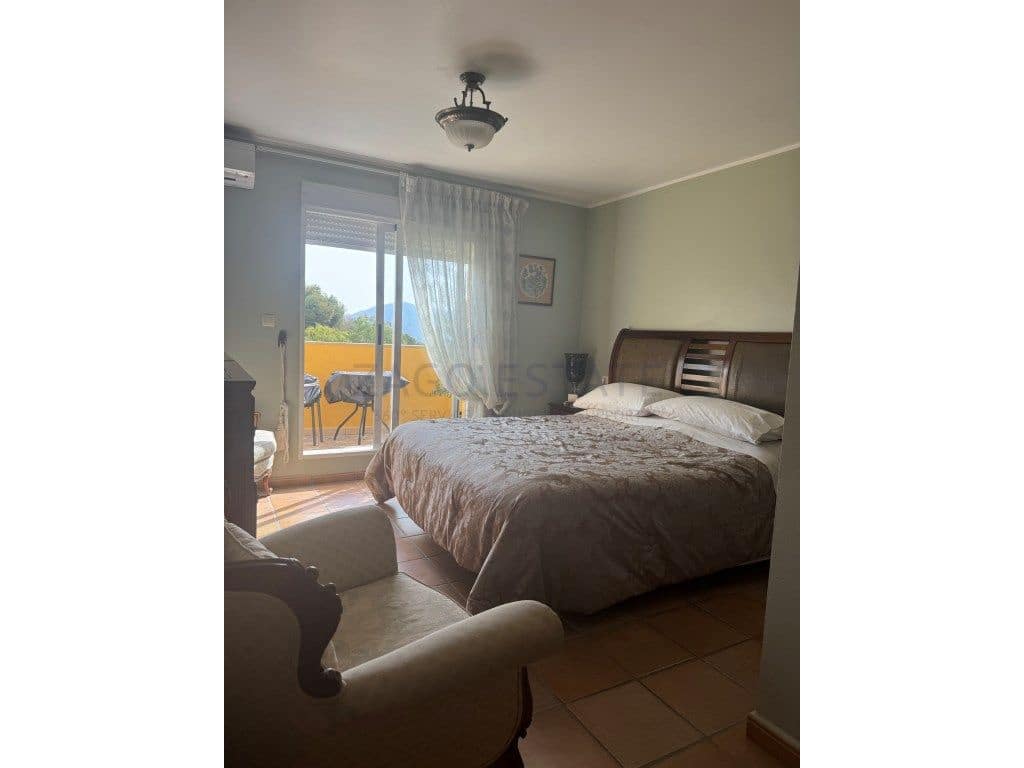 6 bedroom Villa for sale in Alfaz del Pi / L'Alfas del Pi with garage - € 590,000 (Ref: 9468760)