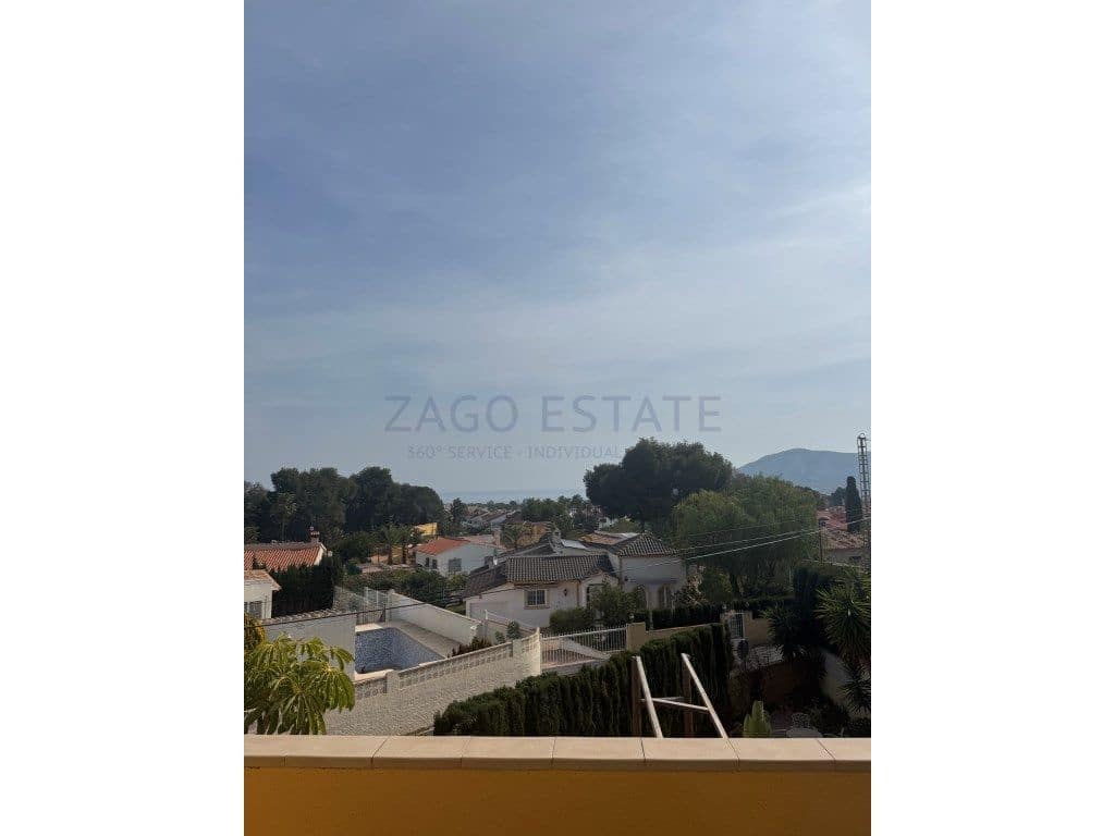 6 bedroom Villa for sale in Alfaz del Pi / L'Alfas del Pi with garage - € 590,000 (Ref: 9468760)